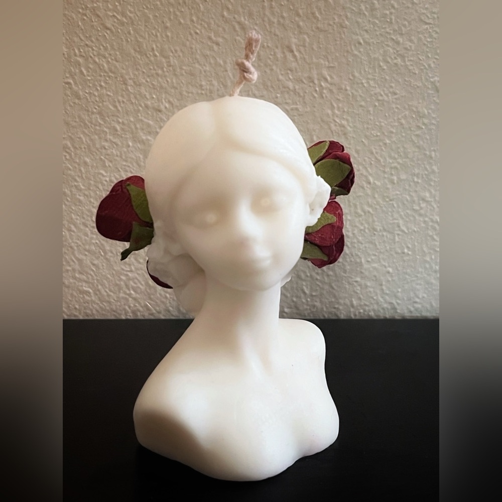 Elegant Coconut Oil Candle with Red Roses- Sweet Pea Scented